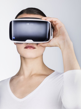 The modern product design of the ZEISS VR ONE Virtual Reality glasses.