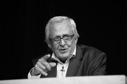 Vergabe der 10. Garchinger Kleinkunstmaske von Brigit Niemes im