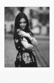 bild-3_sofortbild-instax-monochrome-frau