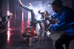 pf_dji-osmo-mobile-silver-lifestyle-shot-4