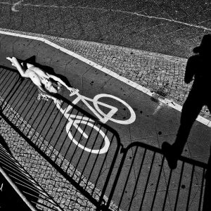 aktfoto-radweg-fahrradfahrer-nude-in-public ProfiFoto