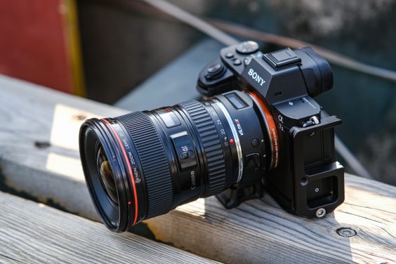 Viltrox-Adapter EF-E5 inklusive OLED-Display