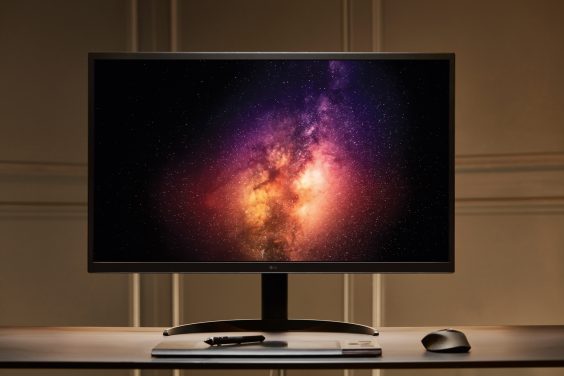 UltraFine OLED Pro