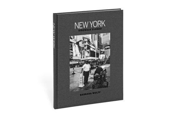 NEW YORK, SIDEWALK CLOSED