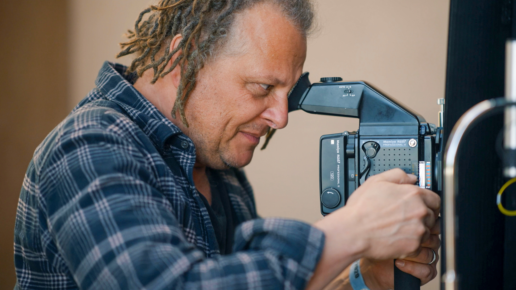 WE ALL BLEED RED – Martin Schoeller