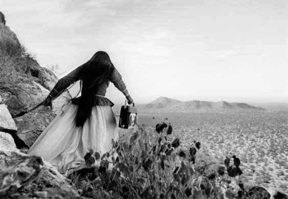 02_Mujer angel_Desierto de Sonora_Mexiko_1979_Graciela_Iturbide Graciela Iturbide – Eyes to Fly With