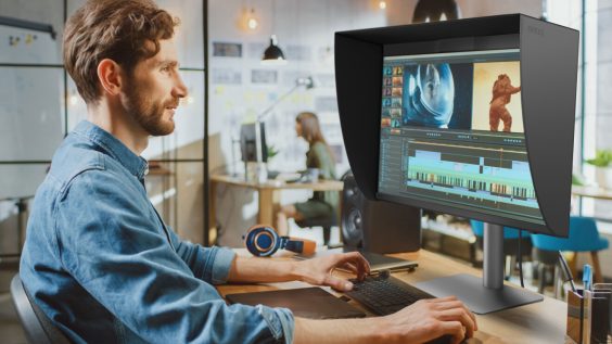 High-End-Monitor mit integriertem  Kalibrierungssensor