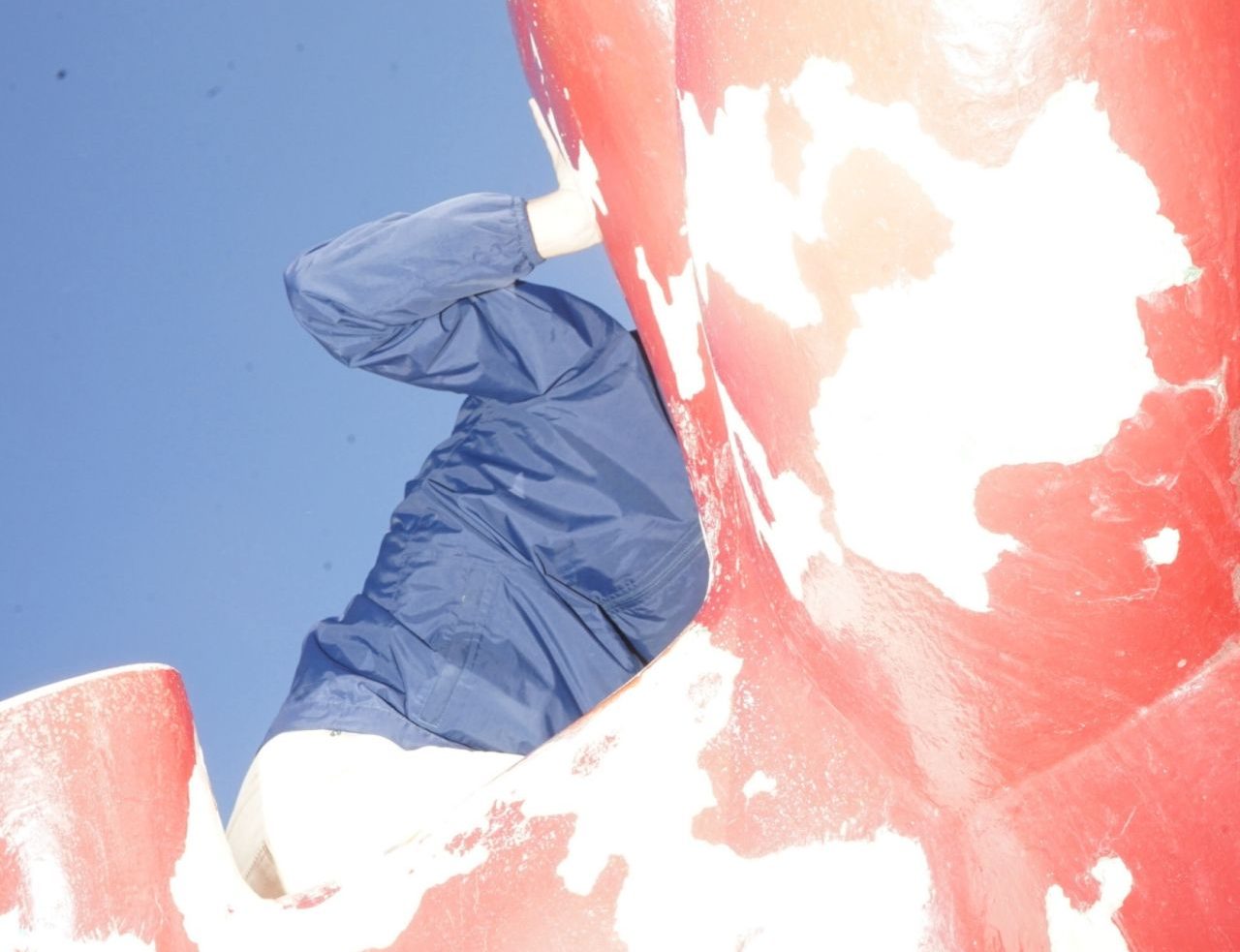Spielplatz als surrealer Bildraum